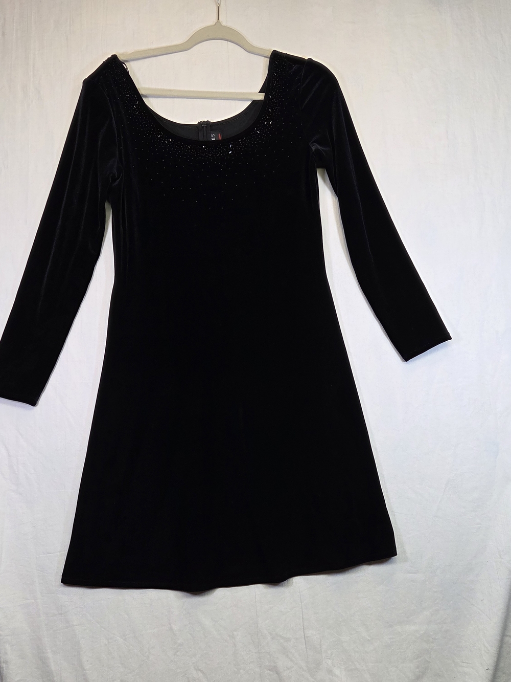 J.R. Nites by Caliendo Black Velvet Beaded Long Sleeve Dress Size 8. #0424